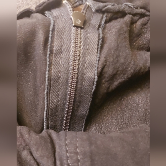 Chic Black Midi Skirt - Picture 10 of 12